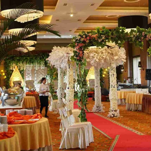 javanese-wedding-dress-wedding-ceremony-wedding-arch-wedding-moment-wedding-food_11zon